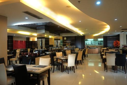 Restaurant, Megaland Hotel Solo near Loji Gandrung