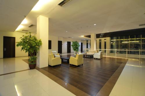 Lobby, Megaland Hotel Solo near Dalem Kalitan