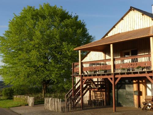  Quaint Farmhouse in Houffalize with Terrace, Pension in Halonreux bei Steinbach