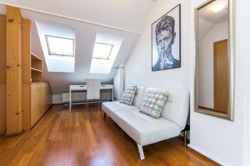Attic Apartment by Wenceslas Square, Praha (fotografie 4)