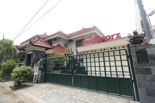 RedDoorz Syariah near Gelora Delta Sidoarjo