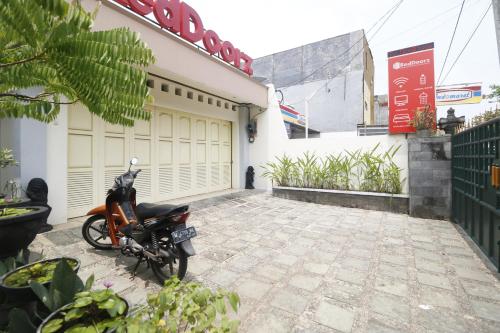 RedDoorz Syariah near Gelora Delta Sidoarjo