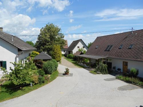Фасада на хотела, Wohlfühlbauernhof Siebernegg (Wohlfuhlbauernhof Siebernegg) in Großradl