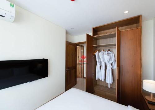 Three-Bedroom Apartment image 7