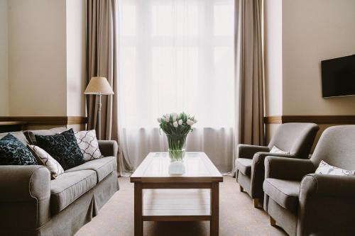 191500331 Art Hotel