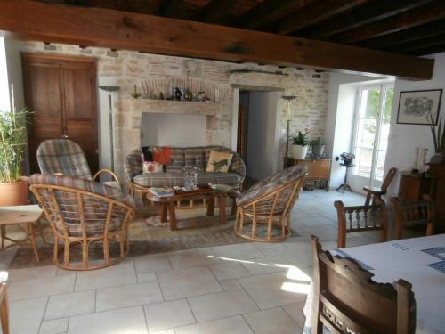 Krogs/atpūtas telpa, La Parisienne des Amognes in Montigny-aux-Amognes