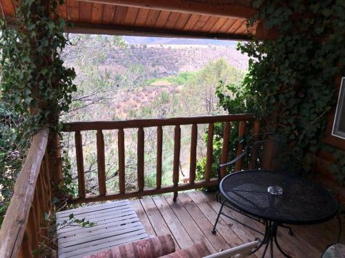 Chaparral & Country Garden Suite - image 6