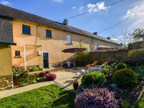 Holiday home with pretty terrace and garden, near the Paimpont forest