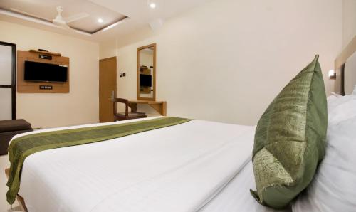 Hotel Residency Park Hotel Residency Park is conveniently located in the popular Mumbai Central area. Offering a variety of facilities and services, the property provides all you need for a good nights sleep. Service-min