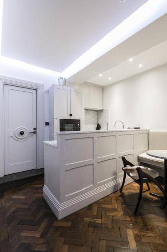 Stylish Mayfair Home by Bond Street