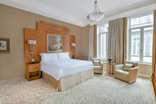 room detail thumbnail 2