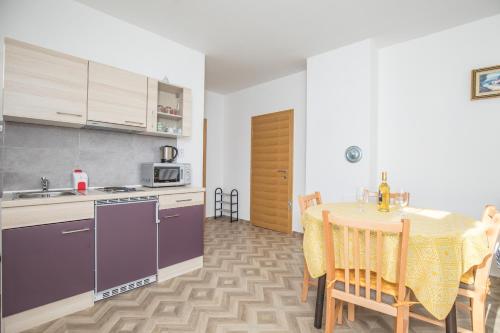 Konyha, MARIA APARTMAN in Sukošan