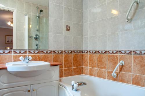 Porth Avallen Hotel - image 7