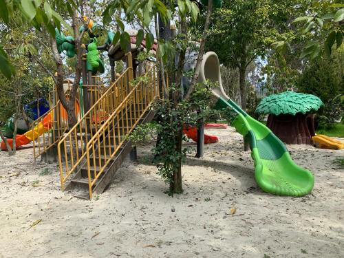 Lekeplass, 2 bedroom Apartment in Oasis in Chakvi