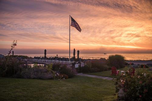 Atlantis Oceanfront Inn Gloucester - image 5