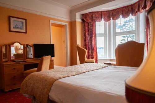 Porth Avallen Hotel - image 5