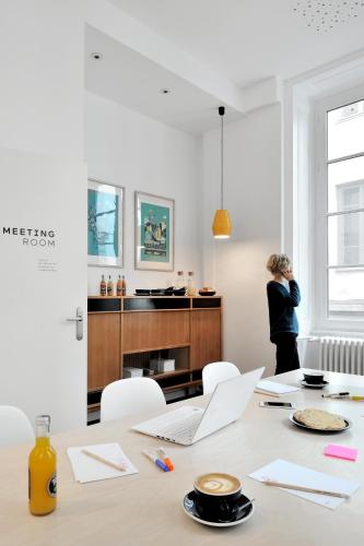 غرفة الاجتماعات/الاحتفالات, بيت شباب أواي آند كوفي شوب (Away Hostel & Coffee Shop) in 1e arrondissement