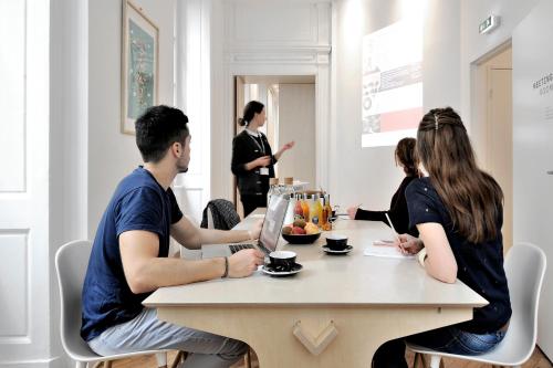 Away Hostel & Coffee Shop - image 12