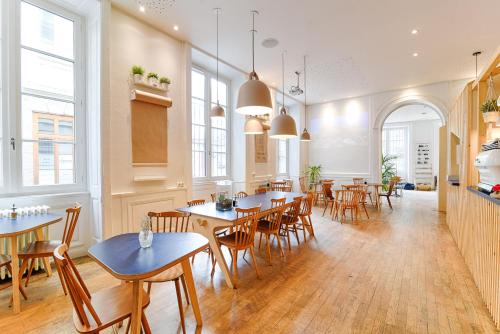 餐廳, 阿維青年旅館及咖啡店 (Away Hostel & Coffee Shop) in 里昂