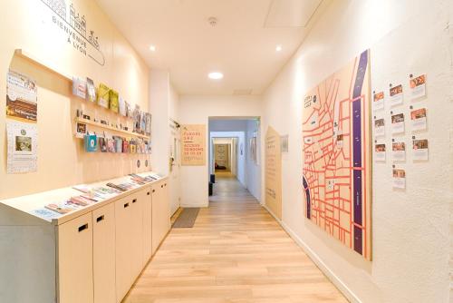 الأنشطة, بيت شباب أواي آند كوفي شوب (Away Hostel & Coffee Shop) in 1e arrondissement