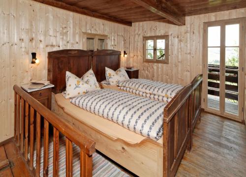 2 bedrooms, 4 beds