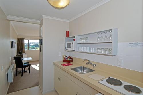 مطبخ, موتيل إيربورت هاربور فيو (Airport Harbour View Motel) in أونيهونجا