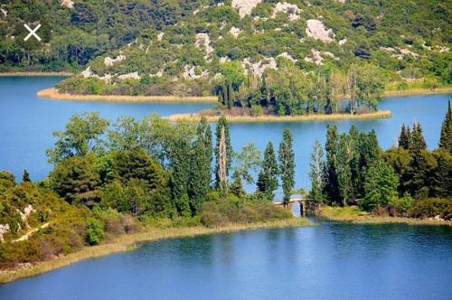 Roso, Ploče (fotografie 2)