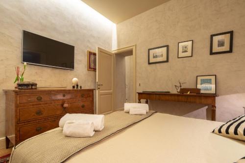 Silver Suite - image 11
