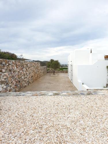 Villa with sea view - image 2