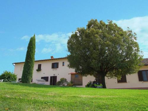 Spacious Farmhouse in Pienza with Swimming Pool