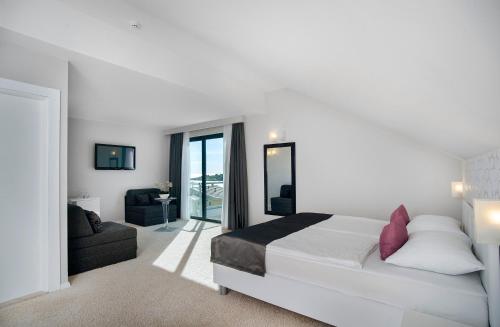 Hotel Life - image 8