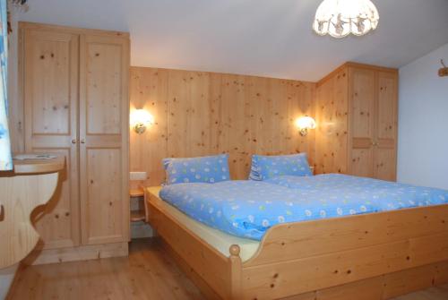 One-Bedroom Apartment with Balcony