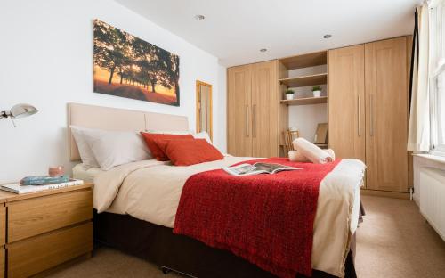 Classic Two-Bedroom Apartment Pimlico - main image