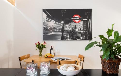 Classic Two-Bedroom Apartment Pimlico - image 11