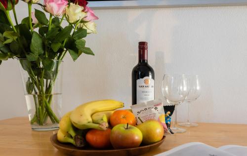 Classic Two-Bedroom Apartment Pimlico - image 5