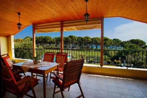  Sandy Coast Apartments - 90mtrs to beach in Nea Kallikratia
