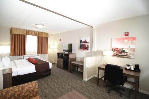 Best Western Plus Sandusky Hotel & Suites - image 14