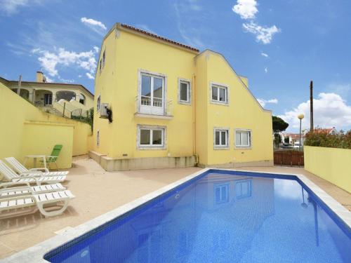  Scenic Villa in Foz do Arelho with Private Swimming Pool, Ferienwohnung in Nadadouro