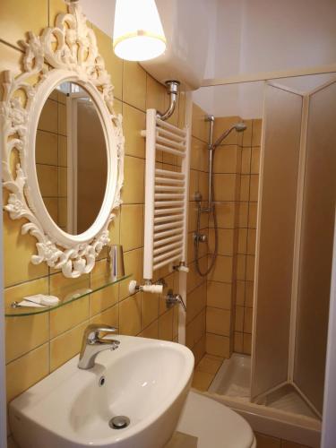 Relais Villa Fiorelli Relais Villa Fiorelli is conveniently located in the popular Appio Latino area. The hotel offers a high standard of service and amenities to suit the individual needs of all travelers. Facilities like