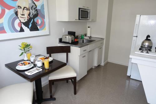 State Plaza Hotel Room Type - Accessible Deluxe Plaza Suite 