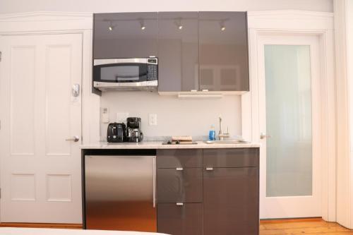 Downtown Beacon Hill, Convenient, Comfy Studio #10 in Boston, USA