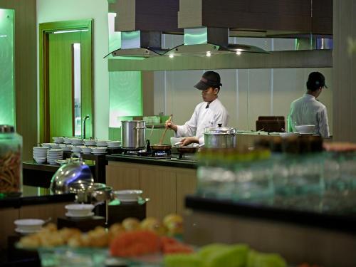 Hotel Santika Palu - 레스토랑