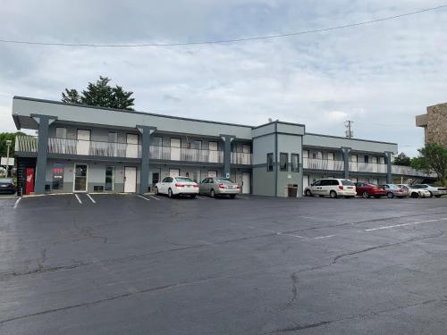 Royal Inn & Suites – Knoxville, TN