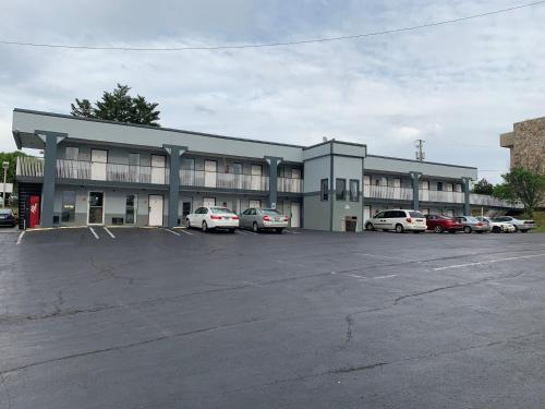 Royal Inn & Suites – Knoxville, TN