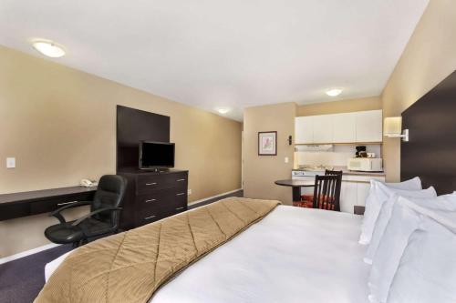 Super 8 by Wyndham West Kelowna BC in West Kelowna, Canada