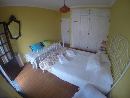 Ericeira Chill Hill Hostel & Private Rooms - Peach Garden - image 3