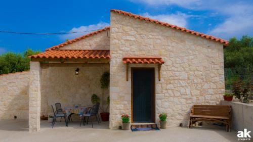  Guest House near Airport & Karteros Beach in 71601 Karteros