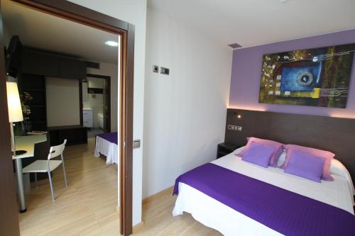 Hotel TossaMar The 4-star Hotel TossaMar offers comfort and convenience whether youre on business or holiday in Tossa de Mar. The property has everything you need for a comfortable stay. Service-minded staff will w