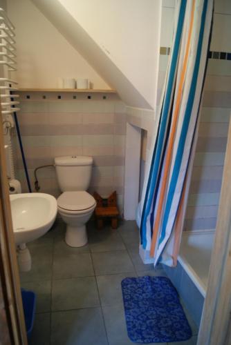 2 bedrooms, 5 beds