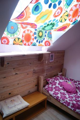 2 bedrooms, 5 beds